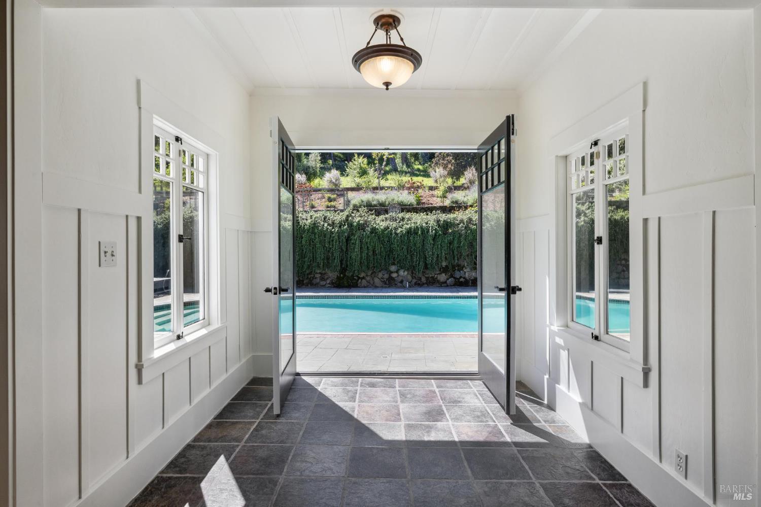 Detail Gallery Image 29 of 93 For 47 Main Dr, San Rafael,  CA 94901 - 4 Beds | 5 Baths