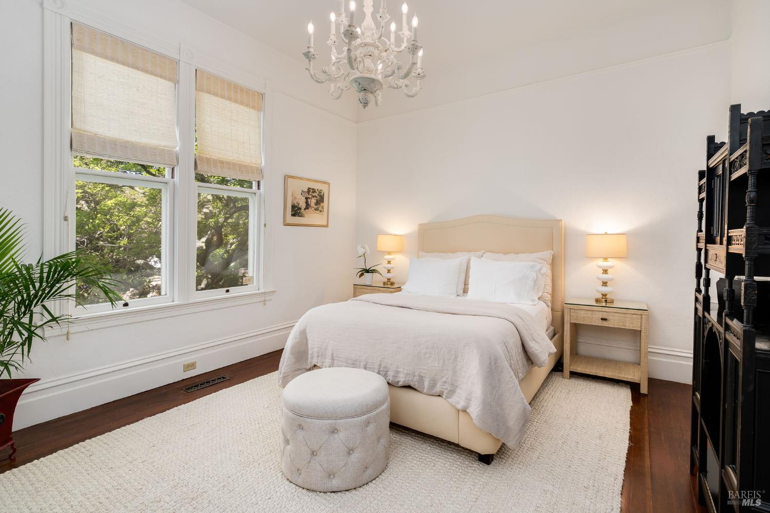 Detail Gallery Image 18 of 72 For 2230 1st St, Napa,  CA 94559 - 5 Beds | 2 Baths