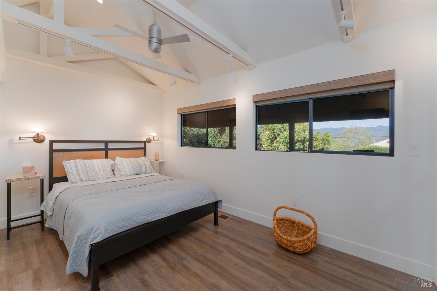 Detail Gallery Image 8 of 39 For 902 Helen Ave, Ukiah,  CA 95482 - 1 Beds | 1 Baths