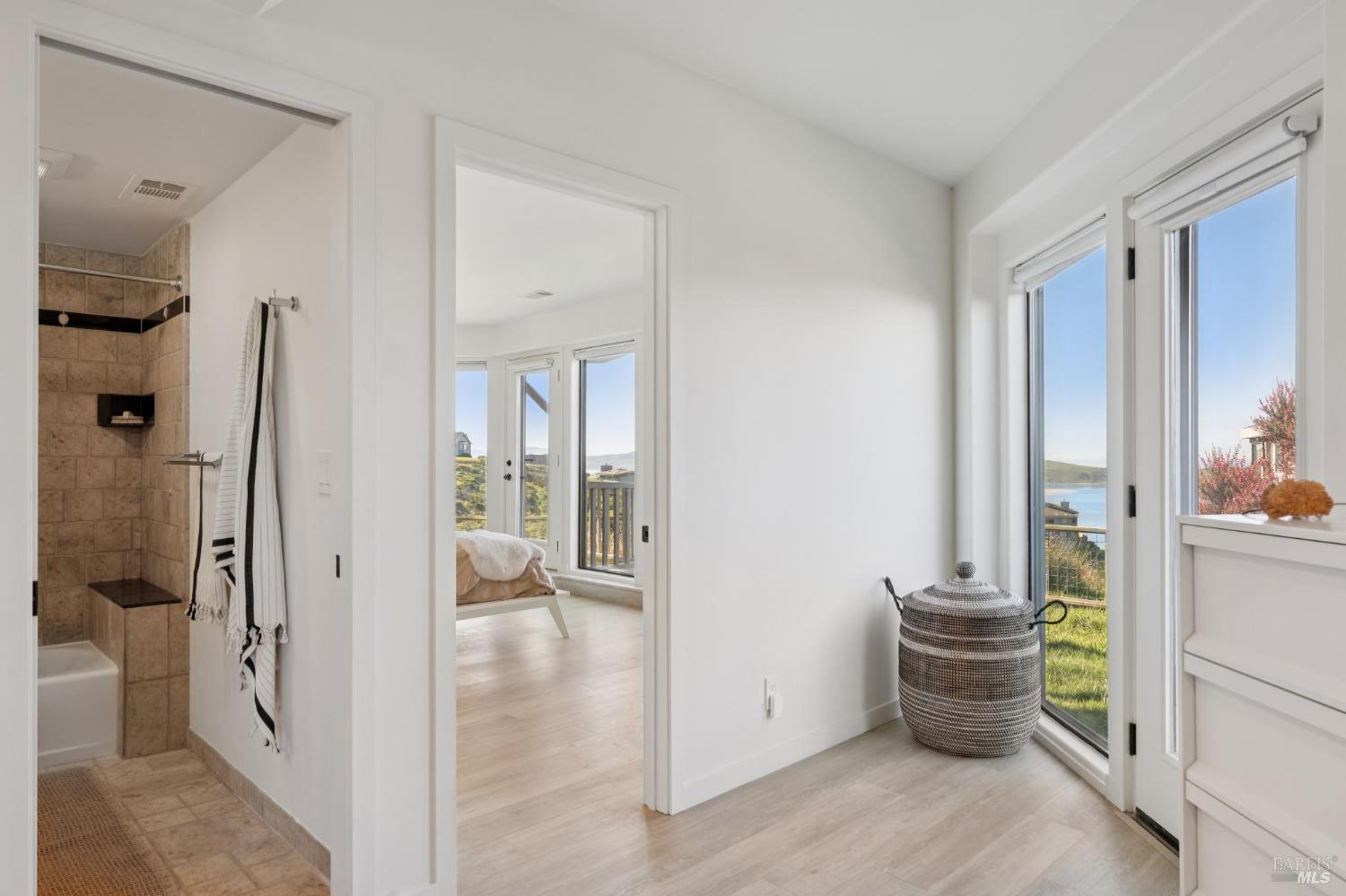 Detail Gallery Image 10 of 98 For 557 Oceana Dr, Dillon Beach,  CA 94929 - 3 Beds | 3 Baths