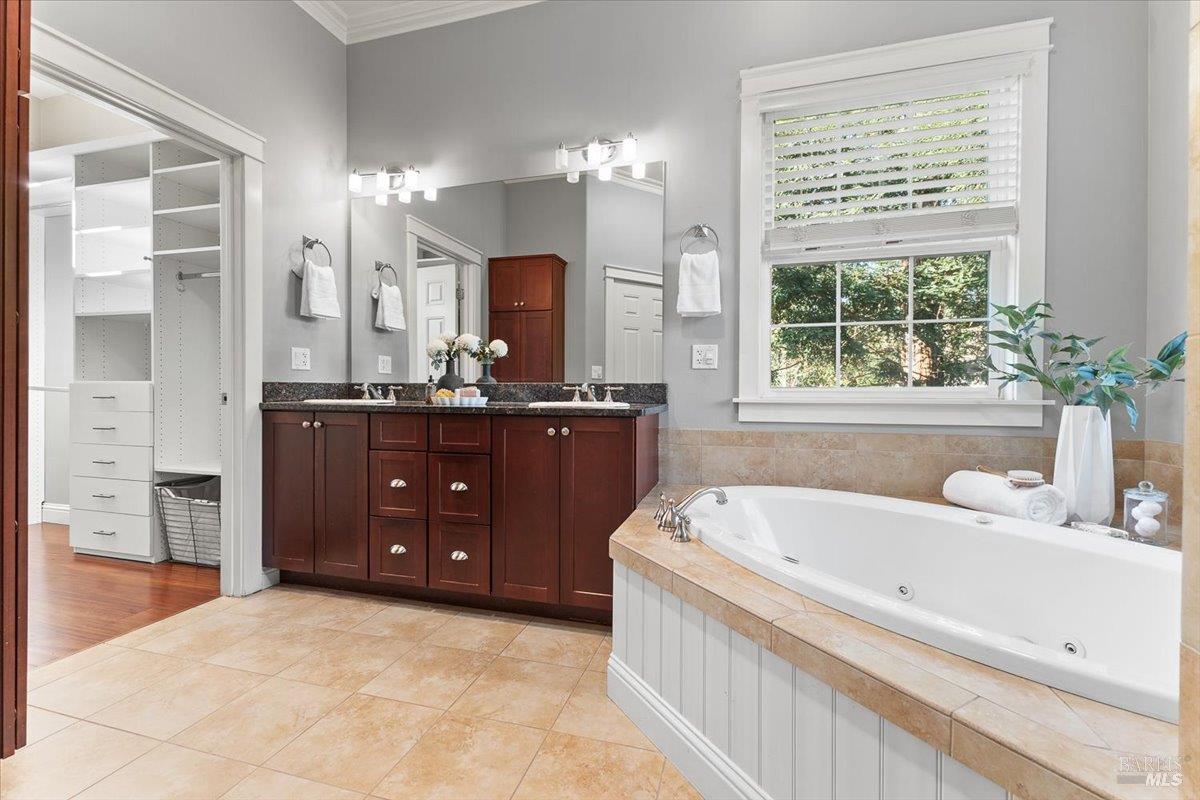 Detail Gallery Image 33 of 60 For 134 Moonlight Dr, Healdsburg,  CA 95448 - 4 Beds | 3/1 Baths