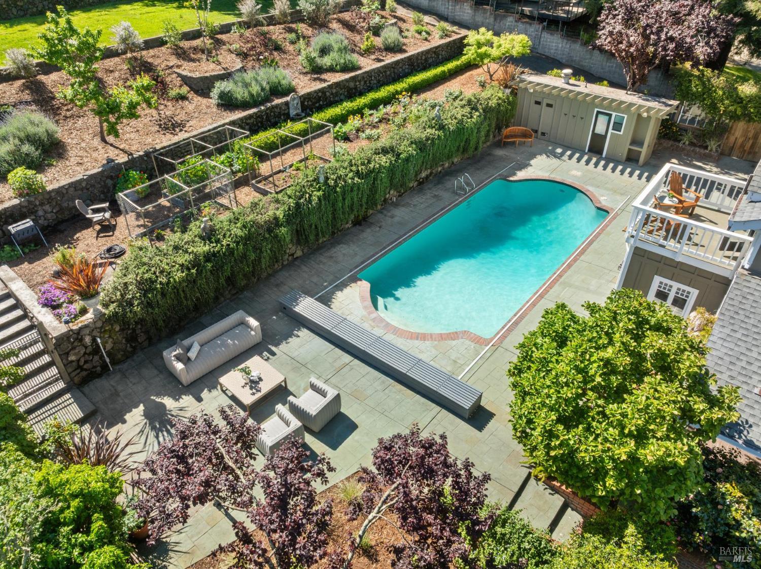 Detail Gallery Image 8 of 93 For 47 Main Dr, San Rafael,  CA 94901 - 4 Beds | 5 Baths