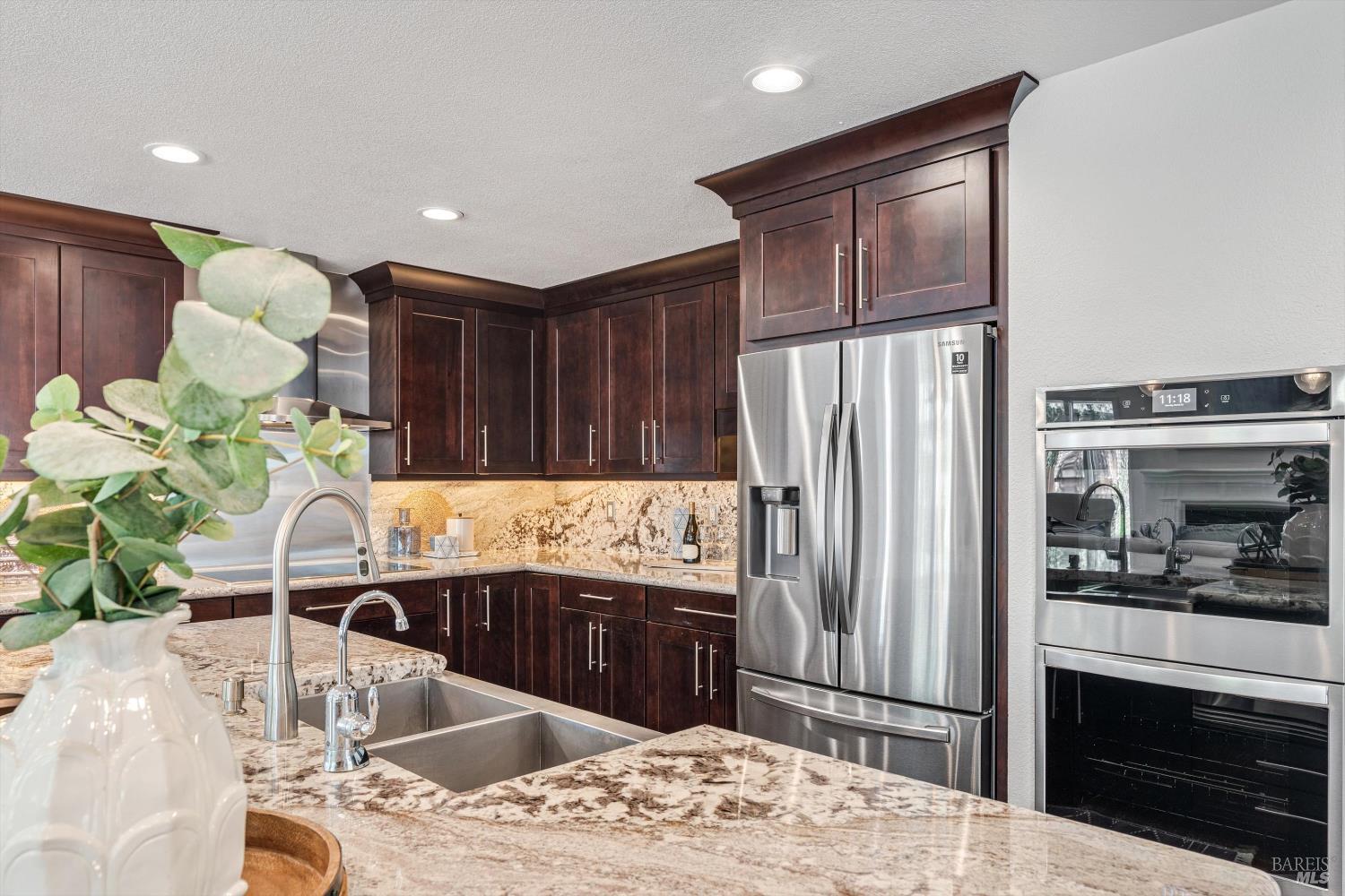 Detail Gallery Image 8 of 56 For 10014 Herb Rd, Windsor,  CA 95492 - 6 Beds | 3 Baths