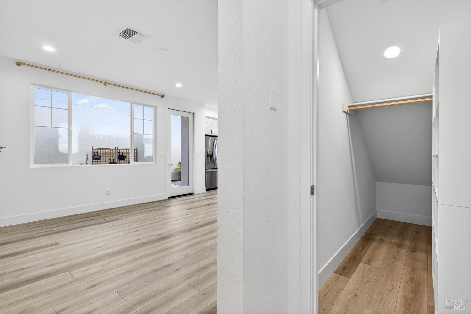 Detail Gallery Image 19 of 46 For 2782 Bella Cir, Santa Rosa,  CA 95407 - 3 Beds | 2/1 Baths