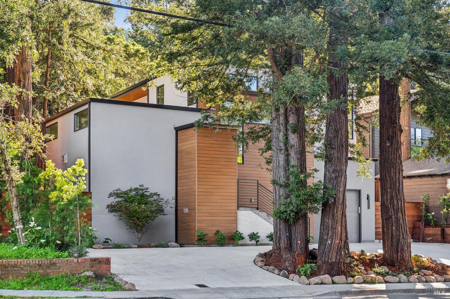 Detail Gallery Image 3 of 88 For 93 Magnolia Ave, Larkspur,  CA 94939 - 3 Beds | 3 Baths