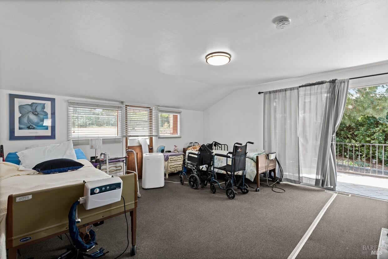 Detail Gallery Image 5 of 8 For 604 Live Oak Ave, Sebastopol,  CA 95472 - 4 Beds | 2 Baths