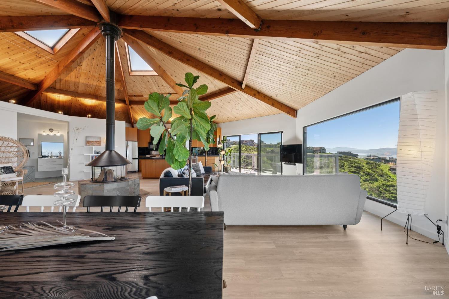 Detail Gallery Image 31 of 98 For 557 Oceana Dr, Dillon Beach,  CA 94929 - 3 Beds | 3 Baths