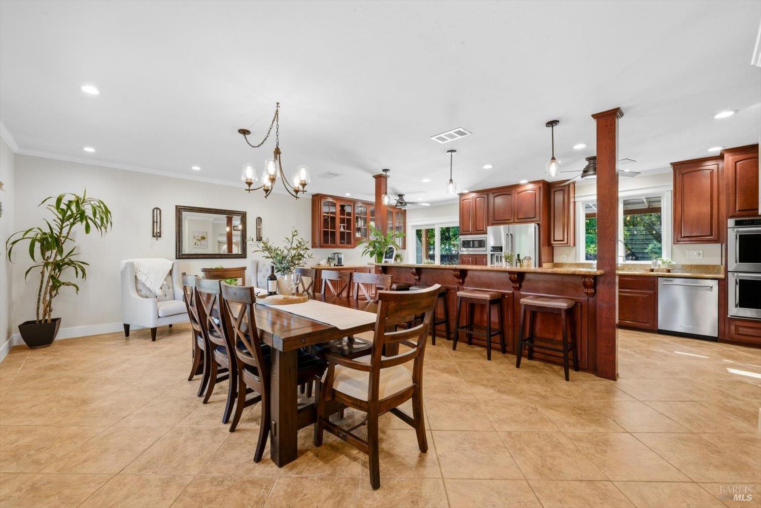 Detail Gallery Image 14 of 99 For 104 Westwood St, Vacaville,  CA 95688 - 5 Beds | 2/1 Baths