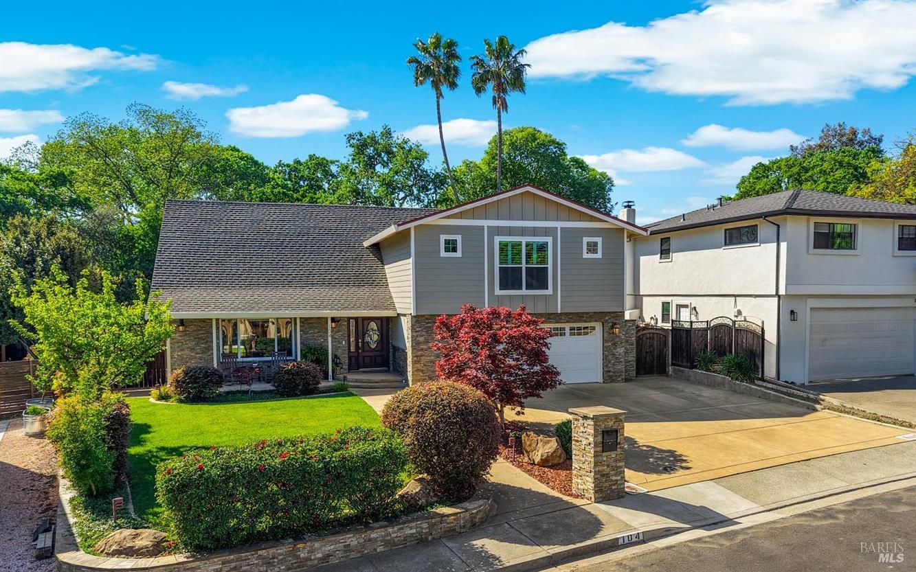 Detail Gallery Image 5 of 99 For 104 Westwood St, Vacaville,  CA 95688 - 5 Beds | 2/1 Baths