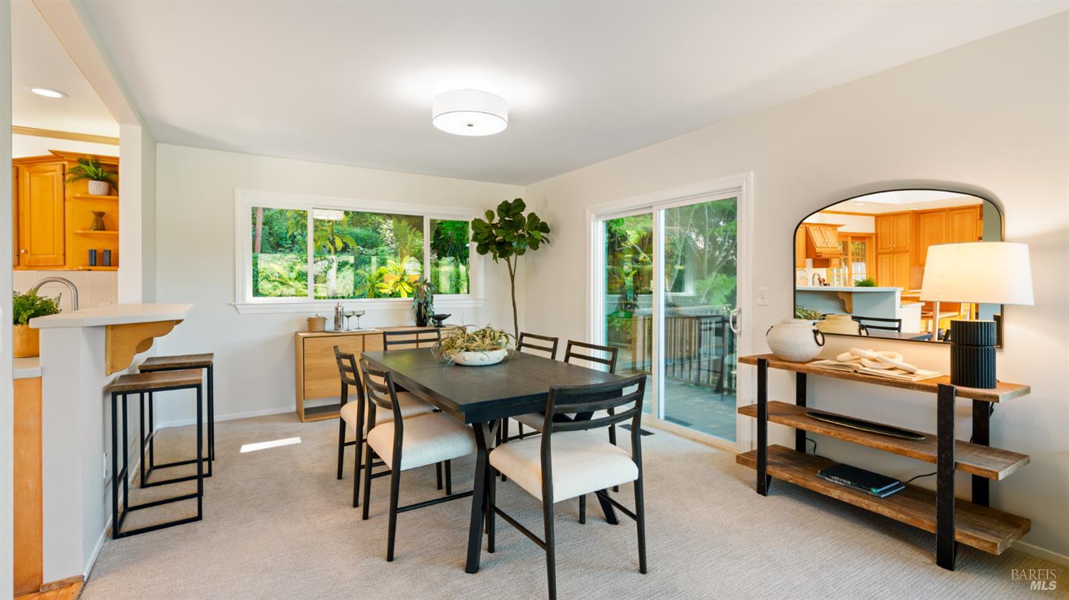 Detail Gallery Image 10 of 77 For 5 Viox Way, San Rafael,  CA 94901 - 4 Beds | 3/1 Baths