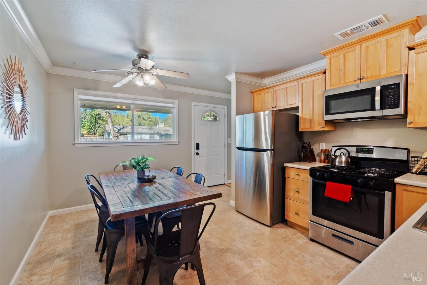 Detail Gallery Image 17 of 52 For 1723 Del Mar Ave, Redding,  CA 96003 - 3 Beds | 2 Baths