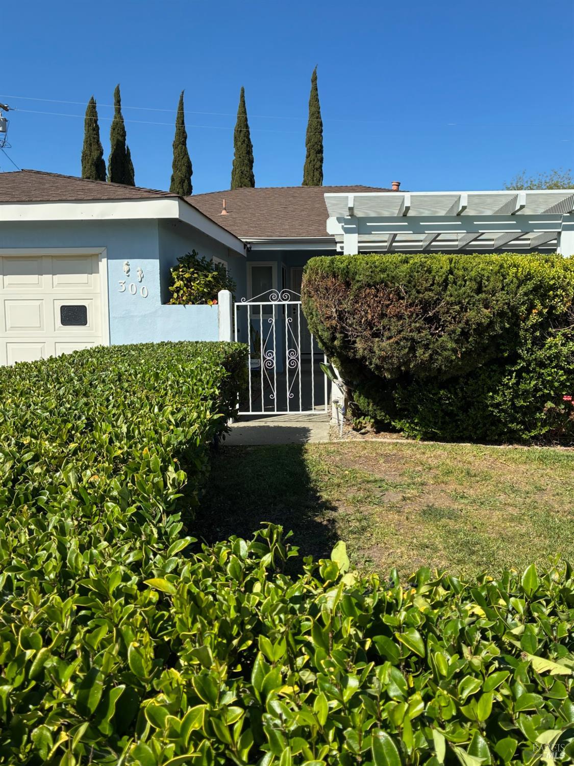 Detail Gallery Image 3 of 38 For 300 Begonia Blvd, Fairfield,  CA 94533 - 4 Beds | 2 Baths