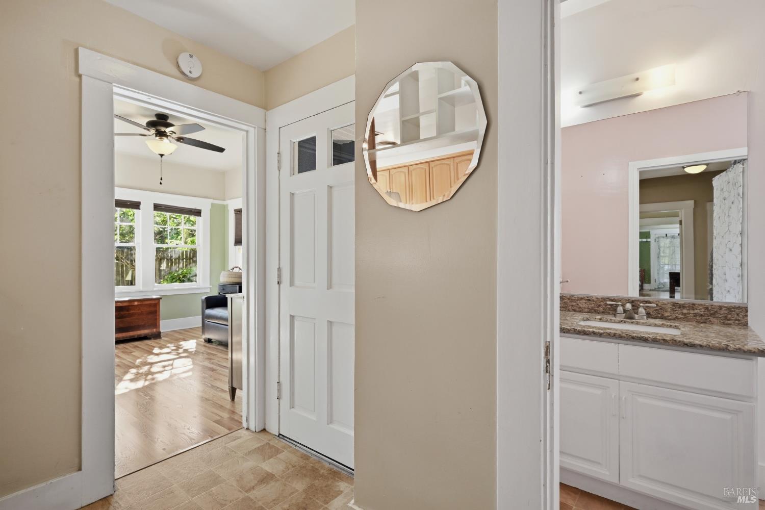 Detail Gallery Image 14 of 38 For 2001 Rogers Way, Santa Rosa,  CA 95404 - 3 Beds | 1/1 Baths