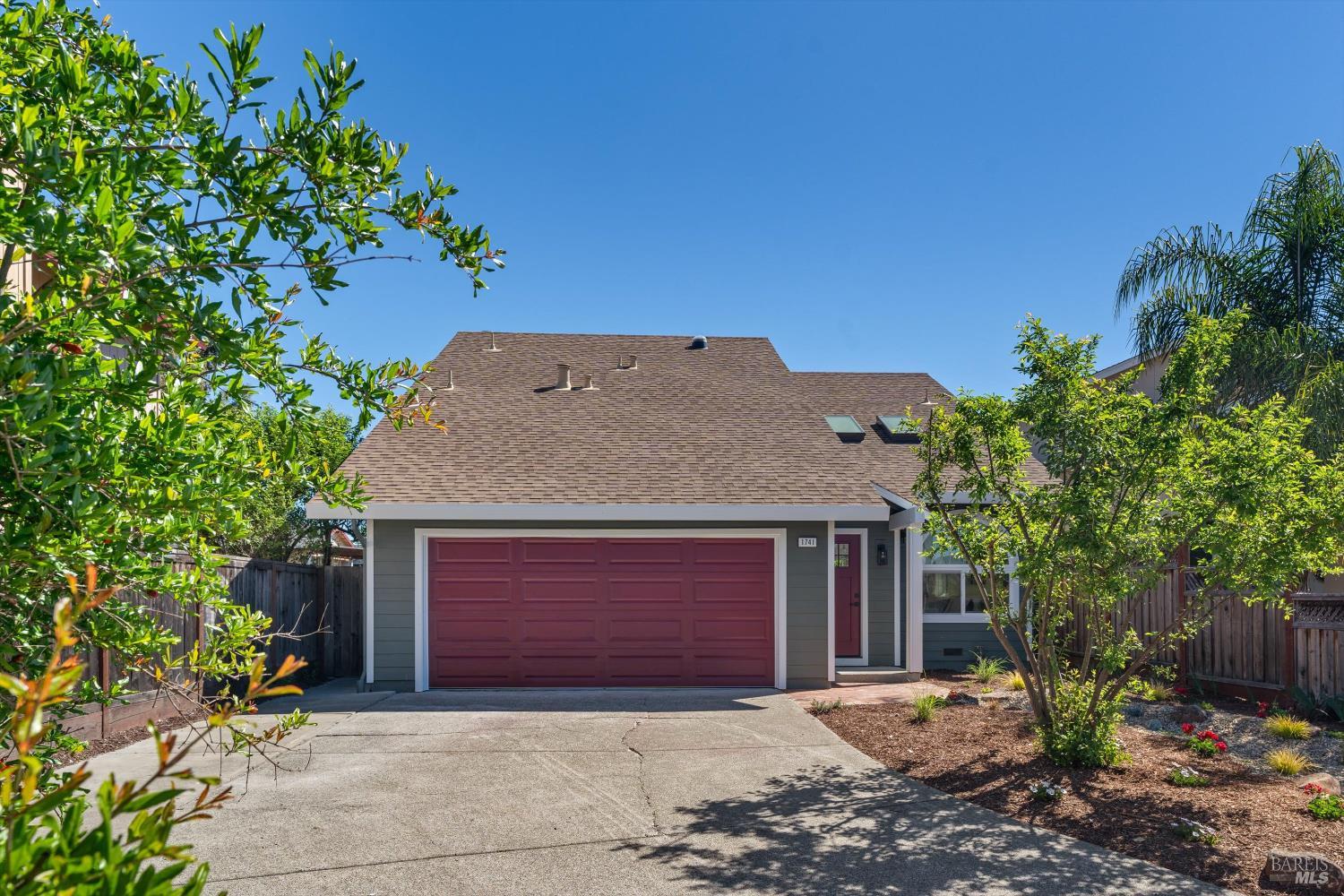 Detail Gallery Image 2 of 24 For 1741 Randon Way, Santa Rosa,  CA 95403 - 3 Beds | 2/1 Baths