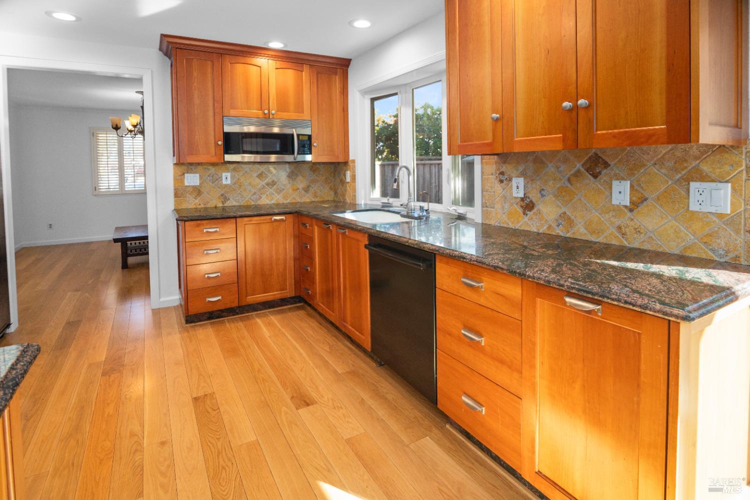 Detail Gallery Image 16 of 36 For 4808 Foxglove Ct, Santa Rosa,  CA 95405 - 4 Beds | 3 Baths