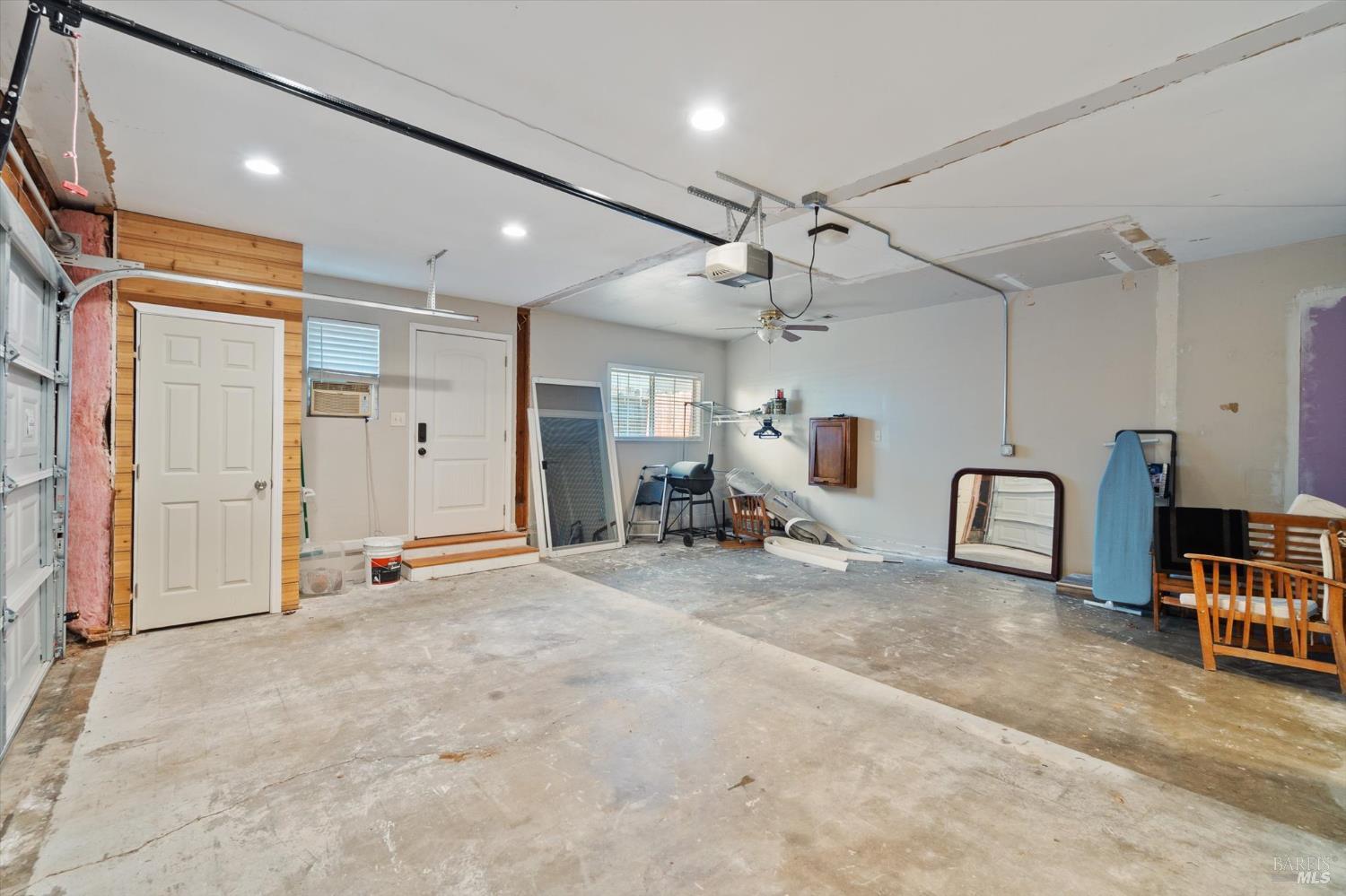 Detail Gallery Image 31 of 66 For 244 Woodhill Dr, Redding,  CA 96003 - 3 Beds | 2 Baths