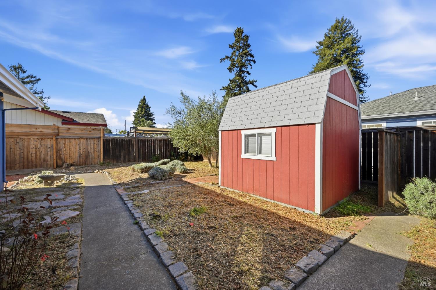 Detail Gallery Image 28 of 38 For 2001 Rogers Way, Santa Rosa,  CA 95404 - 3 Beds | 1/1 Baths