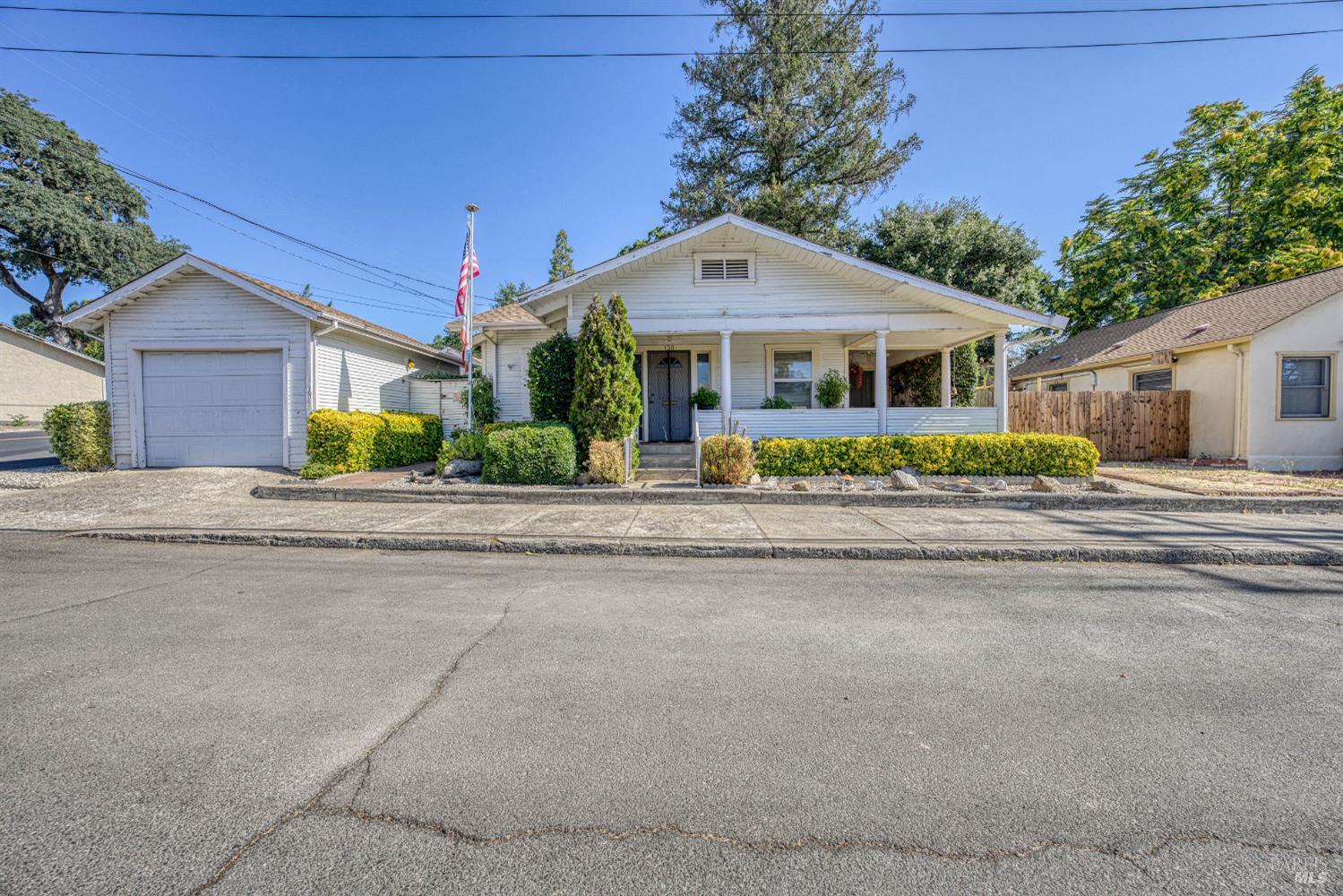 Detail Gallery Image 2 of 38 For 130 Armstrong St, Lakeport,  CA 95453 - 2 Beds | 1 Baths