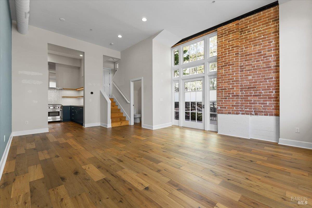 Detail Gallery Image 10 of 29 For 331 Keller St #6,  Petaluma,  CA 94952 - 2 Beds | 2/1 Baths