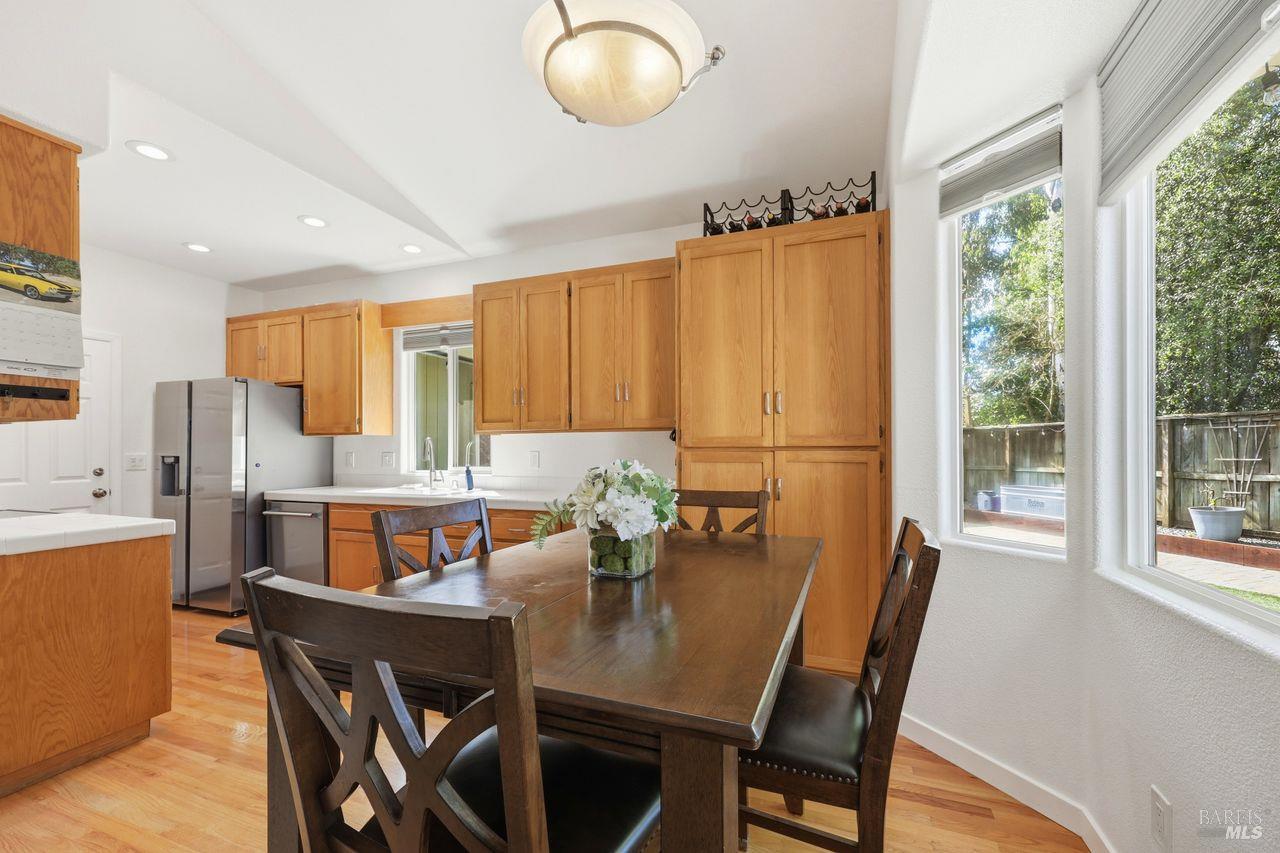 Detail Gallery Image 10 of 50 For 164 Fulton Pl, Windsor,  CA 95492 - 3 Beds | 2 Baths