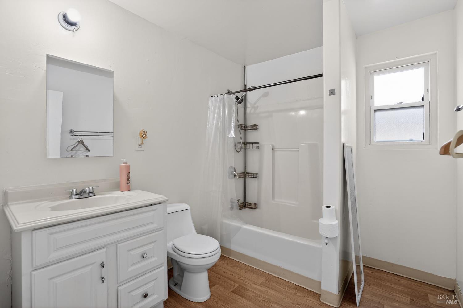 Detail Gallery Image 27 of 30 For 1565 Timothy Dr, San Leandro,  CA 94577 - 4 Beds | 2 Baths