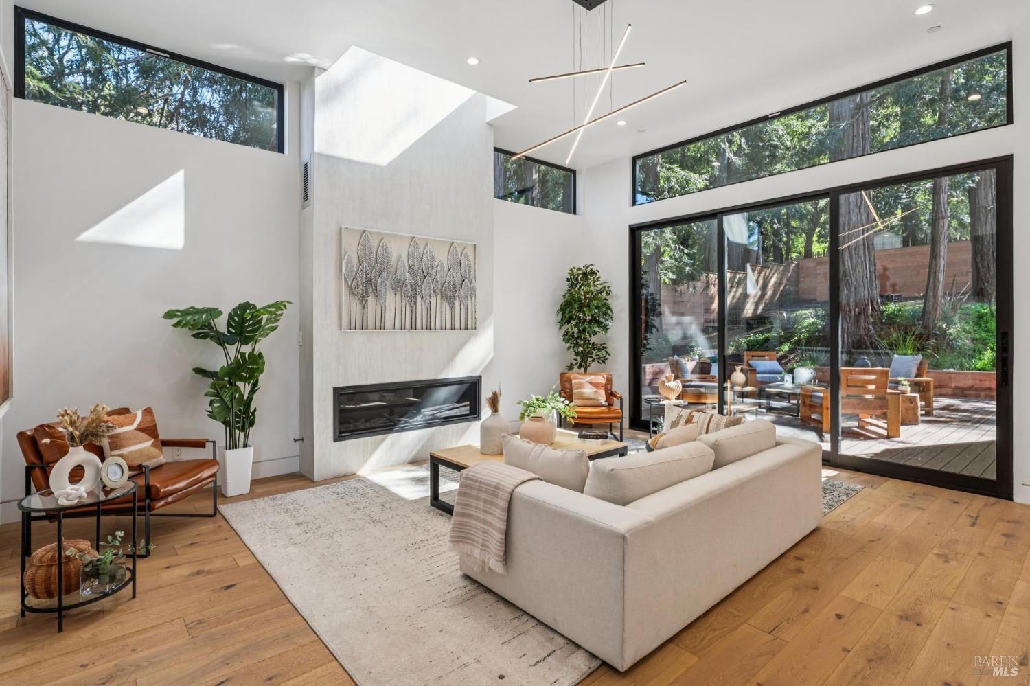 Detail Gallery Image 8 of 88 For 93 Magnolia Ave, Larkspur,  CA 94939 - 3 Beds | 3 Baths