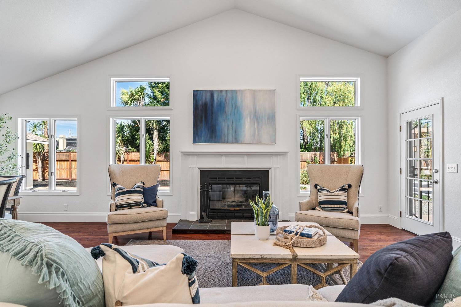 Detail Gallery Image 12 of 56 For 10014 Herb Rd, Windsor,  CA 95492 - 6 Beds | 3 Baths