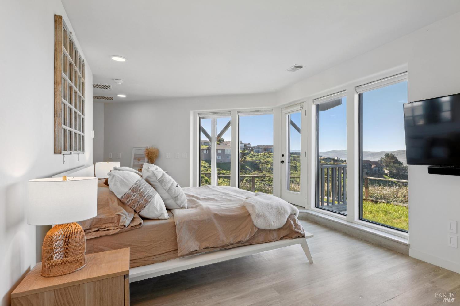 Detail Gallery Image 13 of 98 For 557 Oceana Dr, Dillon Beach,  CA 94929 - 3 Beds | 3 Baths