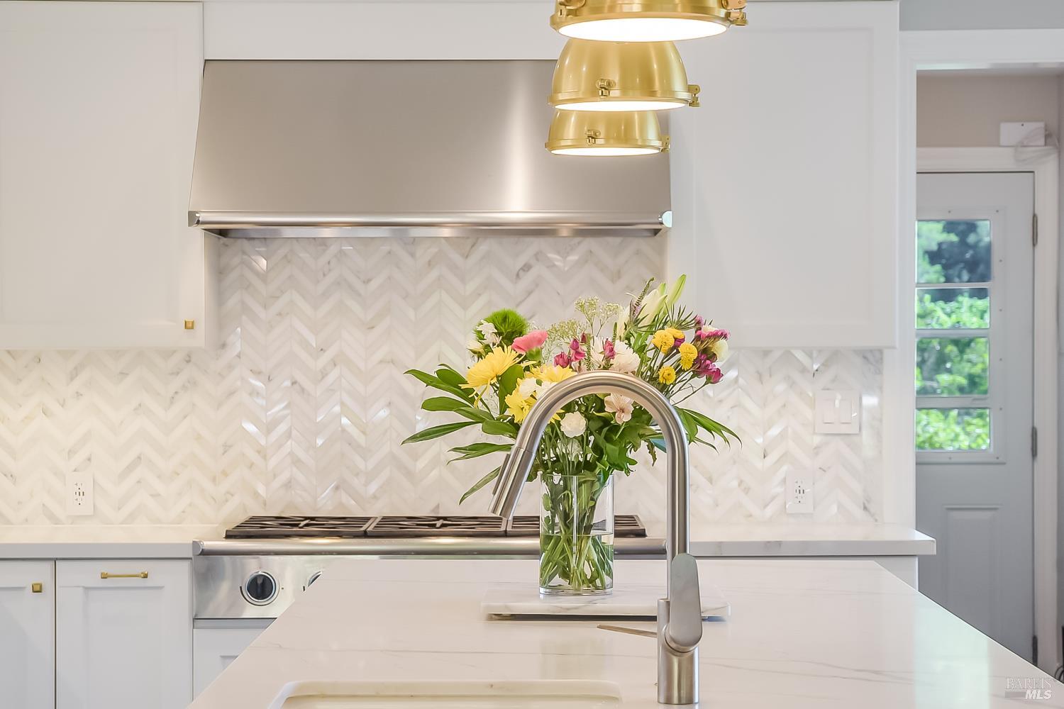 Detail Gallery Image 15 of 46 For 1676 Indian Valley Rd, Novato,  CA 94947 - 3 Beds | 4/1 Baths