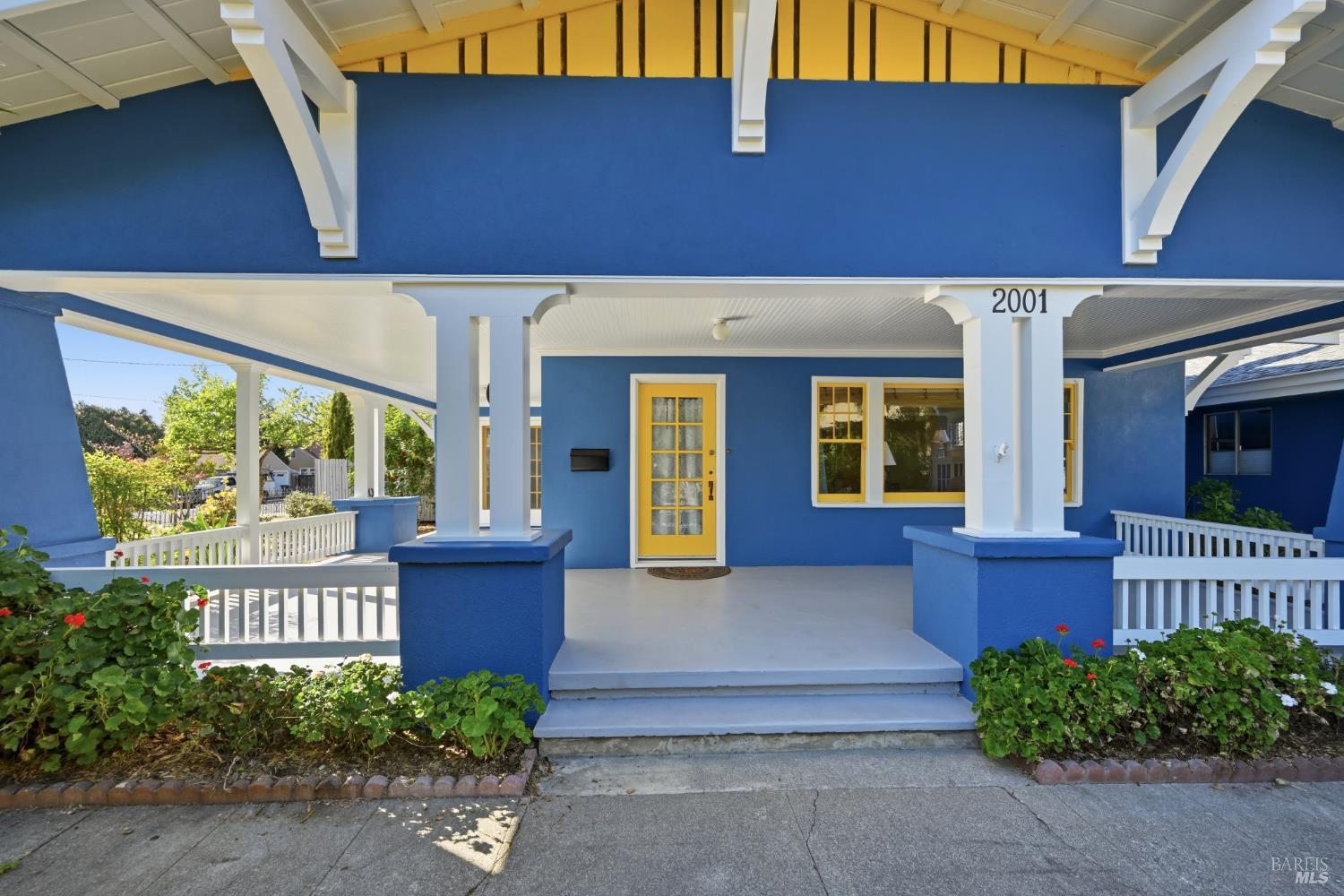 Detail Gallery Image 2 of 38 For 2001 Rogers Way, Santa Rosa,  CA 95404 - 3 Beds | 1/1 Baths