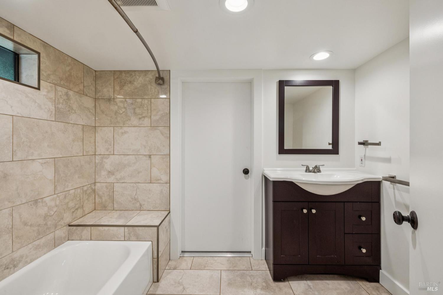 Detail Gallery Image 91 of 93 For 47 Main Dr, San Rafael,  CA 94901 - 4 Beds | 5 Baths