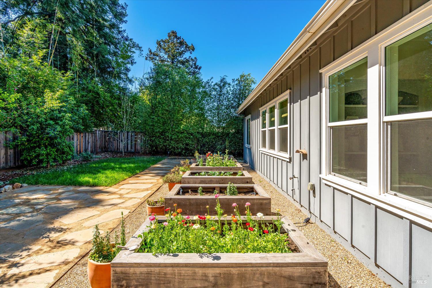 Detail Gallery Image 38 of 40 For 215 Pheasant Ct, Napa,  CA 94558 - 4 Beds | 2/1 Baths