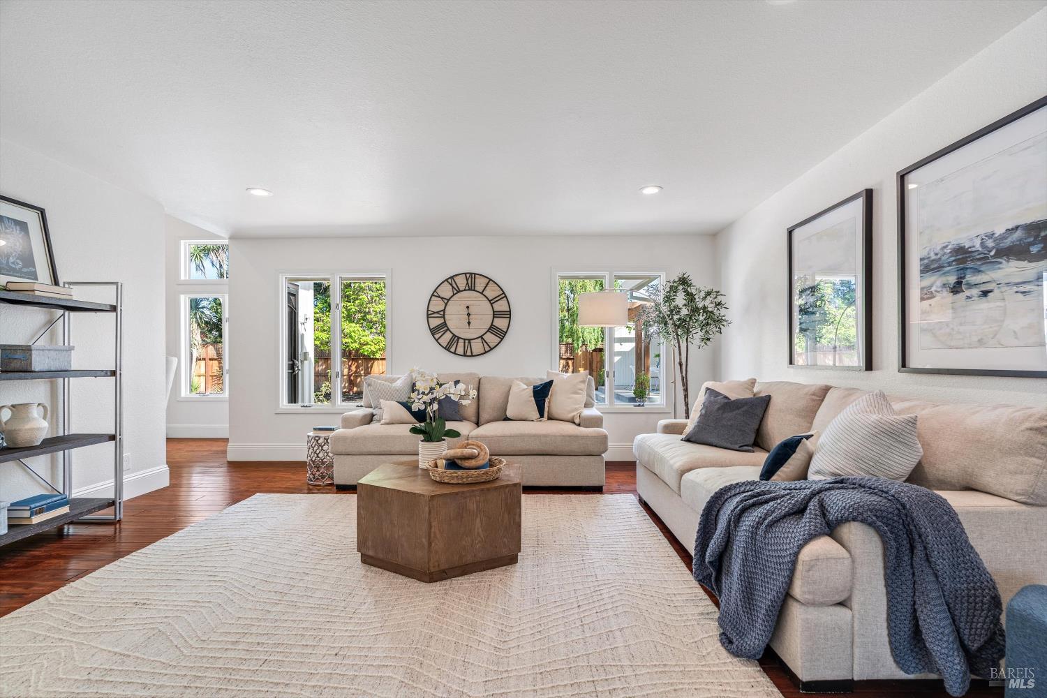 Detail Gallery Image 15 of 56 For 10014 Herb Rd, Windsor,  CA 95492 - 6 Beds | 3 Baths