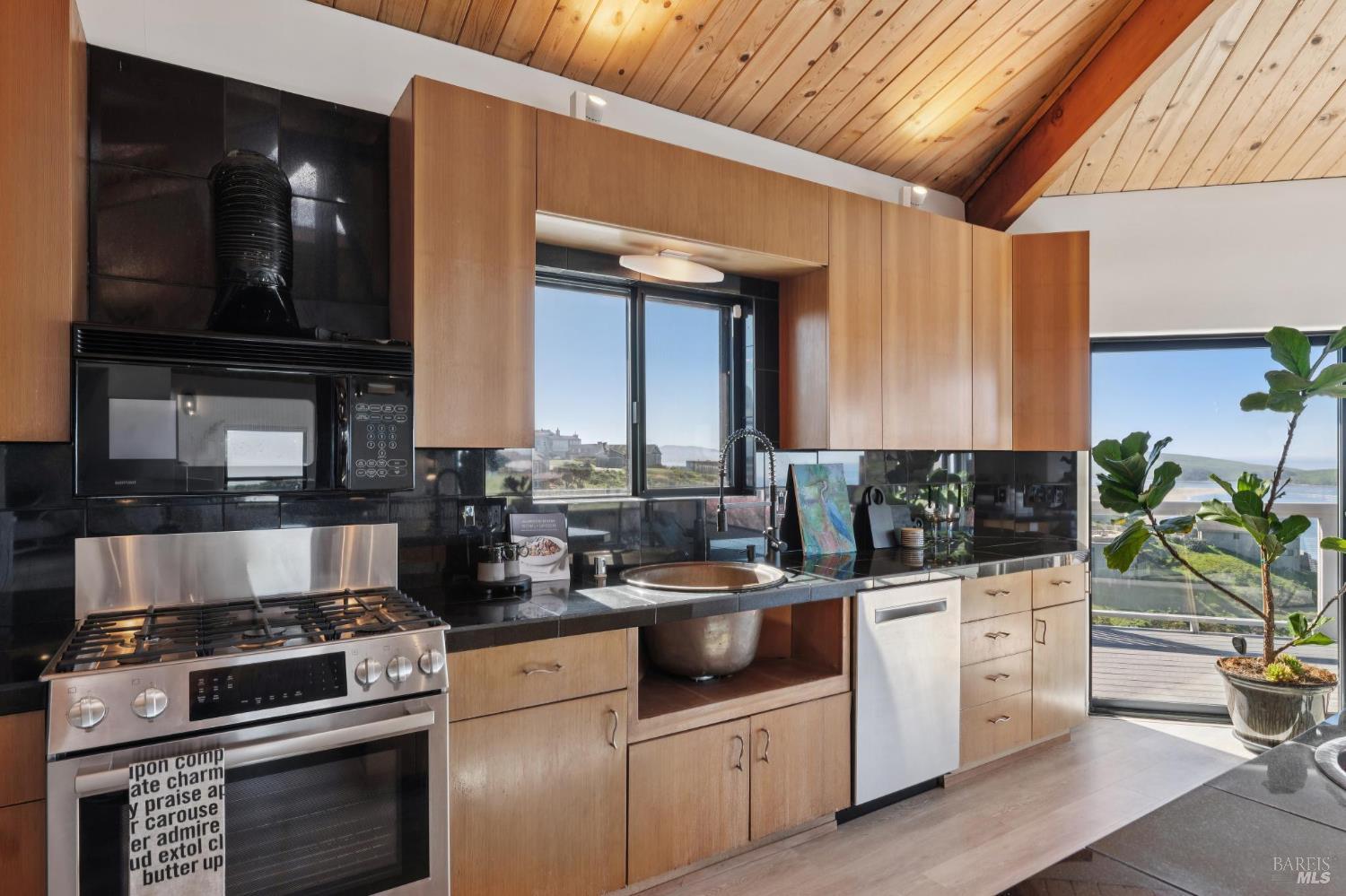 Detail Gallery Image 50 of 98 For 557 Oceana Dr, Dillon Beach,  CA 94929 - 3 Beds | 3 Baths