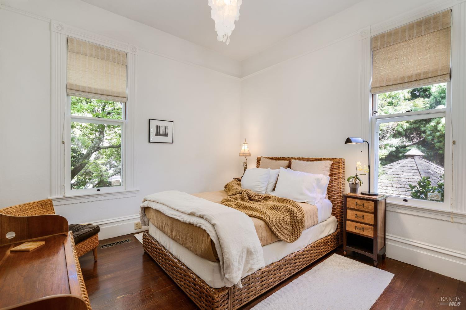 Detail Gallery Image 22 of 72 For 2230 1st St, Napa,  CA 94559 - 5 Beds | 2 Baths