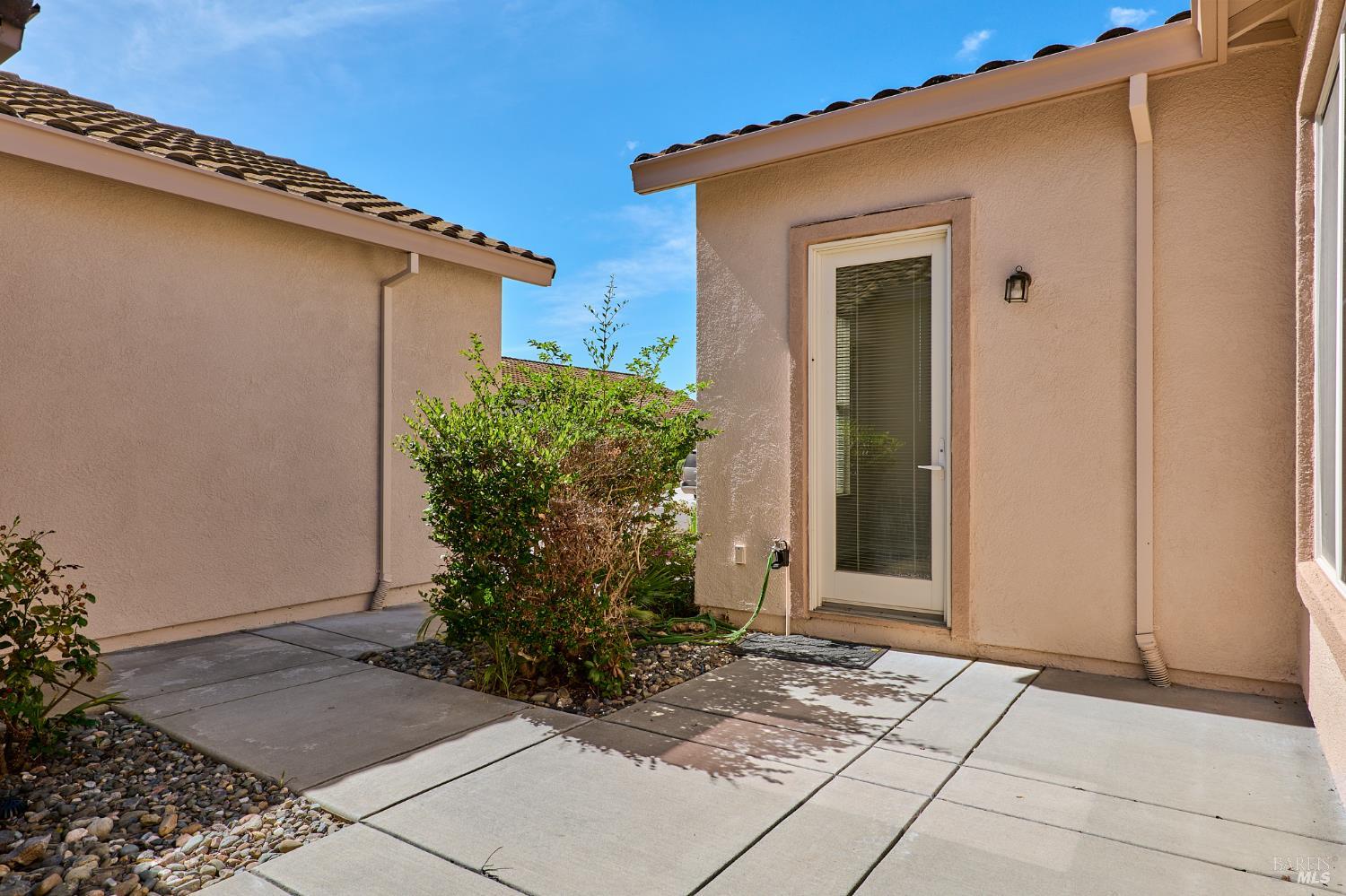 Detail Gallery Image 3 of 39 For 604 American Falls Dr, Rio Vista,  CA 94571 - 3 Beds | 3/1 Baths