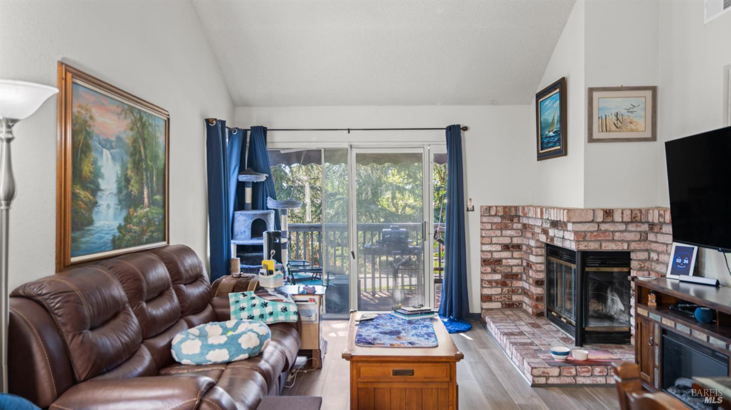 Detail Gallery Image 7 of 22 For 312 Blanchard Ln, Benicia,  CA 94510 - 2 Beds | 2 Baths