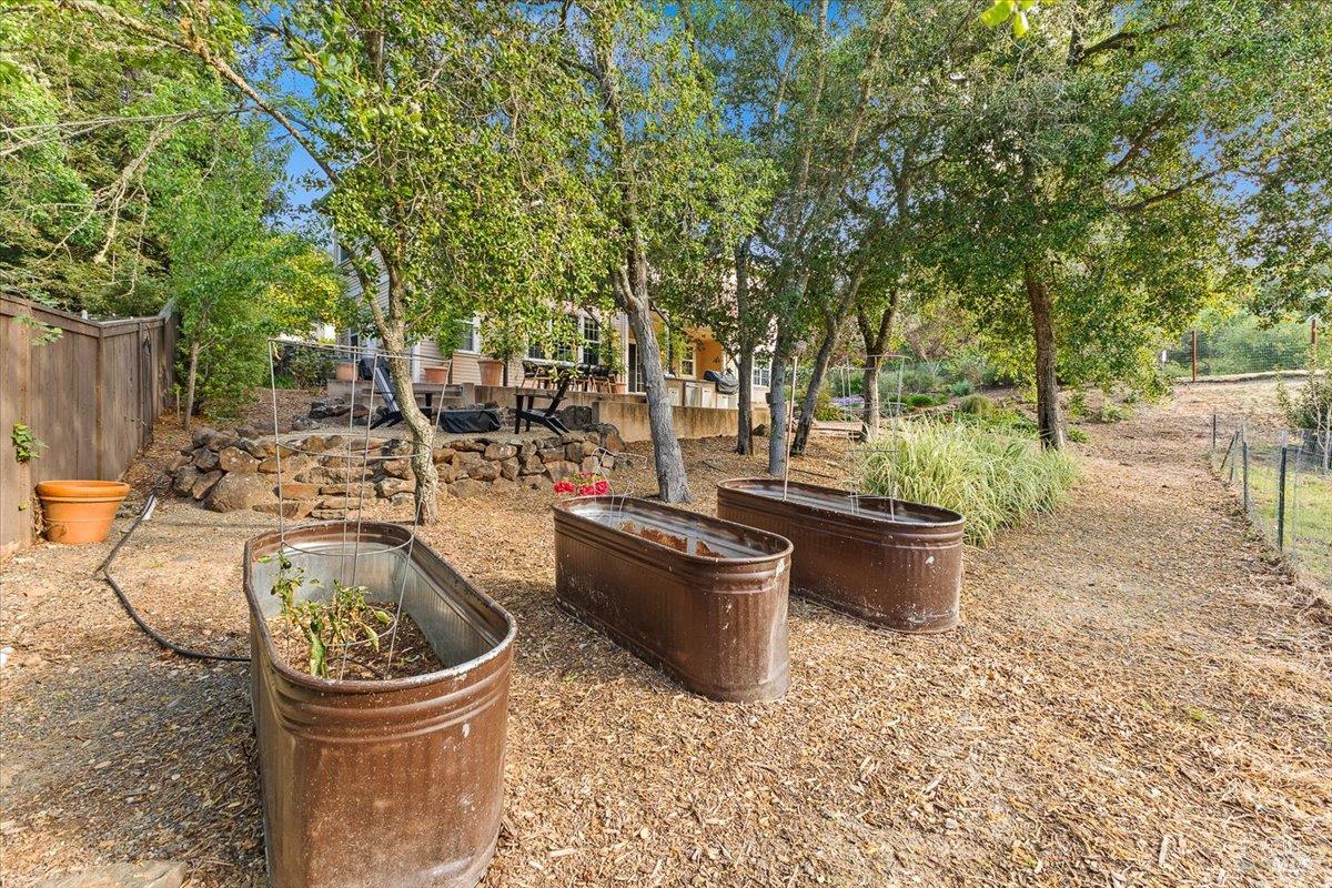 Detail Gallery Image 55 of 60 For 134 Moonlight Dr, Healdsburg,  CA 95448 - 4 Beds | 3/1 Baths