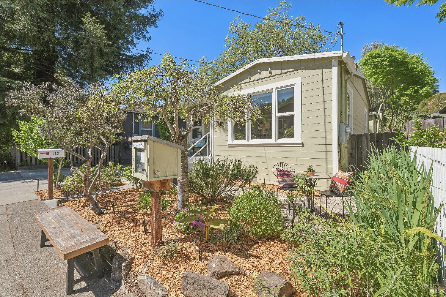 Detail Gallery Image 2 of 58 For 142 Dominga Ave, Fairfax,  CA 94930 - 3 Beds | 2 Baths