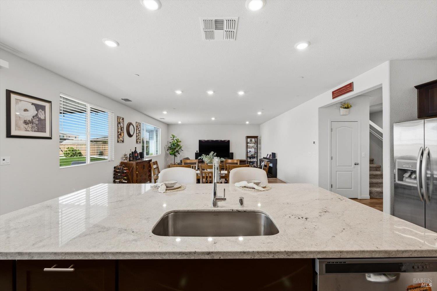 Detail Gallery Image 13 of 81 For 1685 Blossom Way, Dixon,  CA 95620 - 4 Beds | 3 Baths