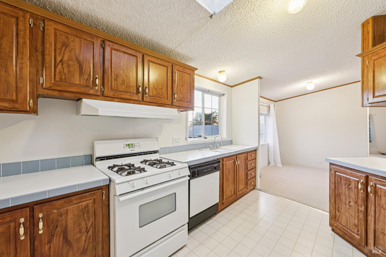 Detail Gallery Image 14 of 47 For 2704 Ridge Rd, San Pablo,  CA 94806 - 3 Beds | 2 Baths