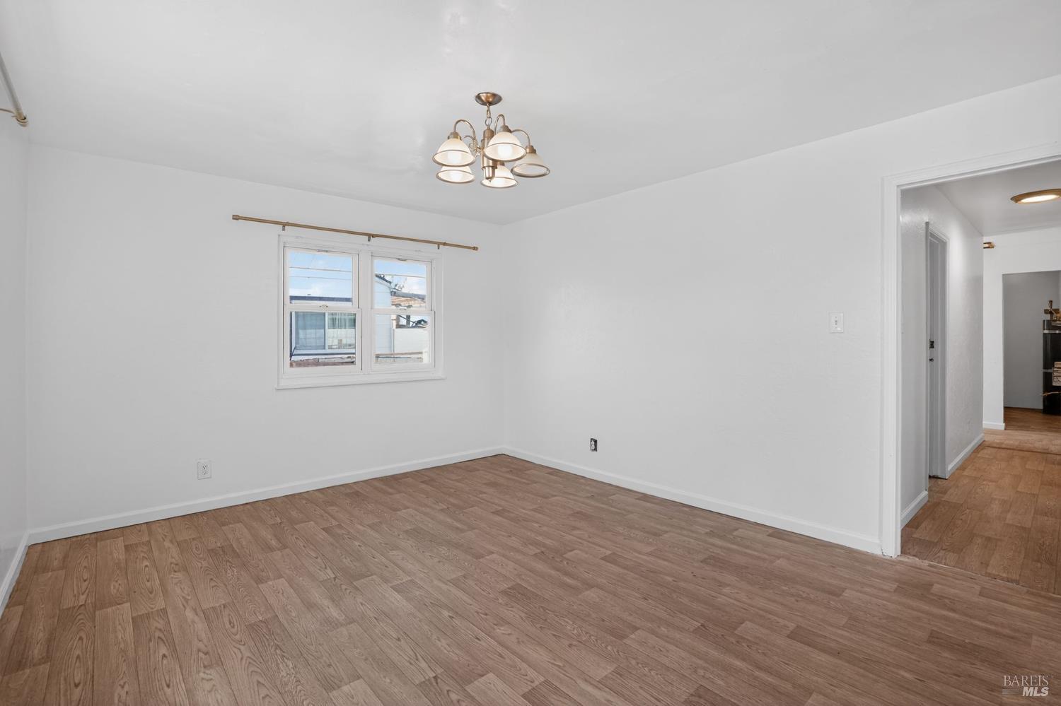 Detail Gallery Image 15 of 30 For 1565 Timothy Dr, San Leandro,  CA 94577 - 4 Beds | 2 Baths