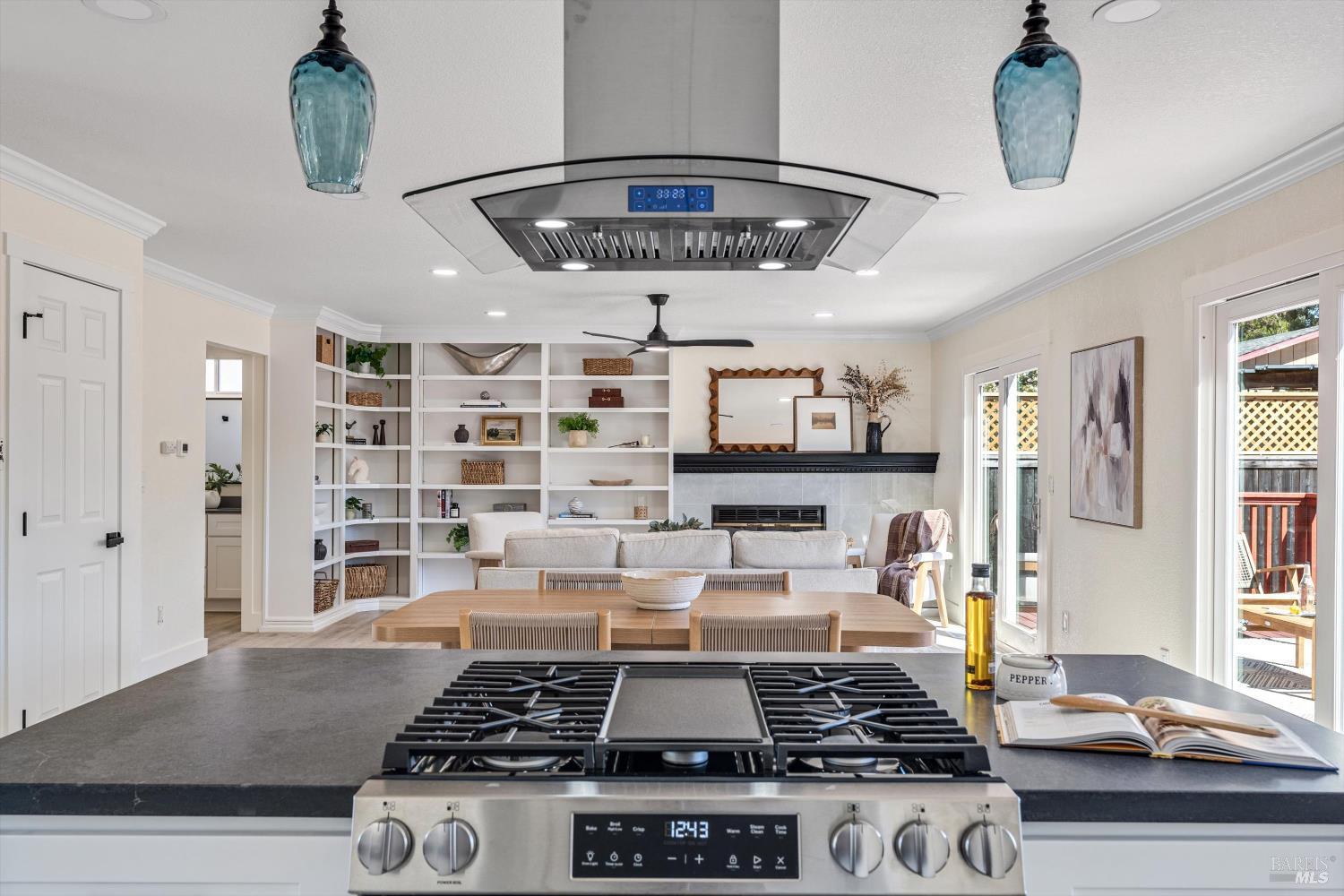 Detail Gallery Image 9 of 24 For 1741 Randon Way, Santa Rosa,  CA 95403 - 3 Beds | 2/1 Baths