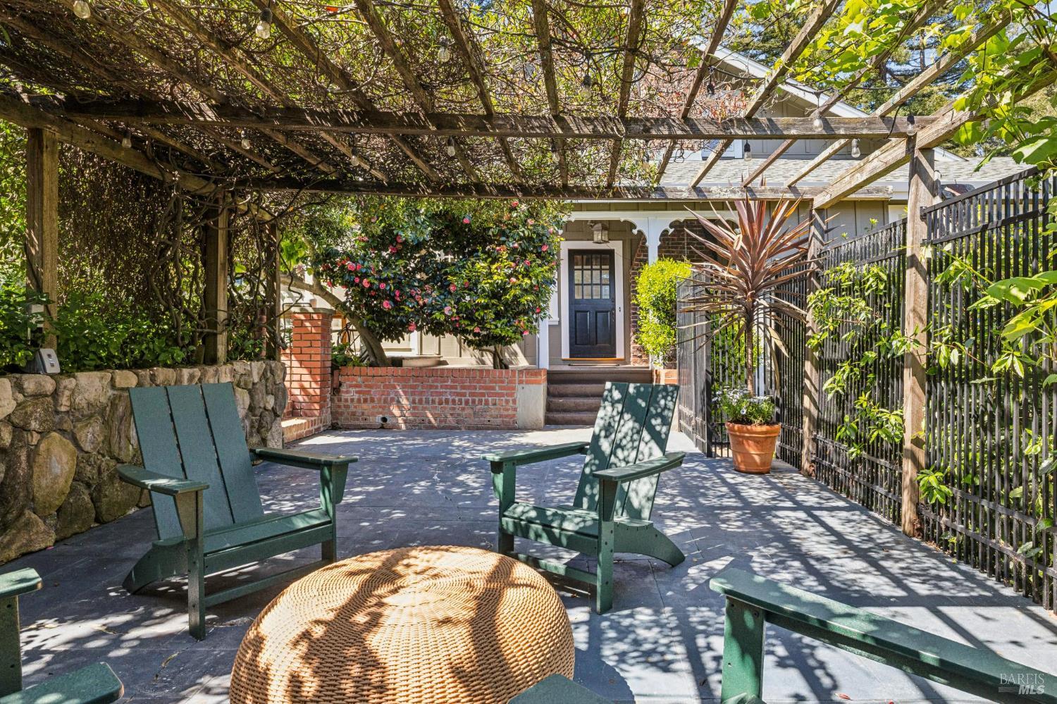 Detail Gallery Image 16 of 93 For 47 Main Dr, San Rafael,  CA 94901 - 4 Beds | 5 Baths