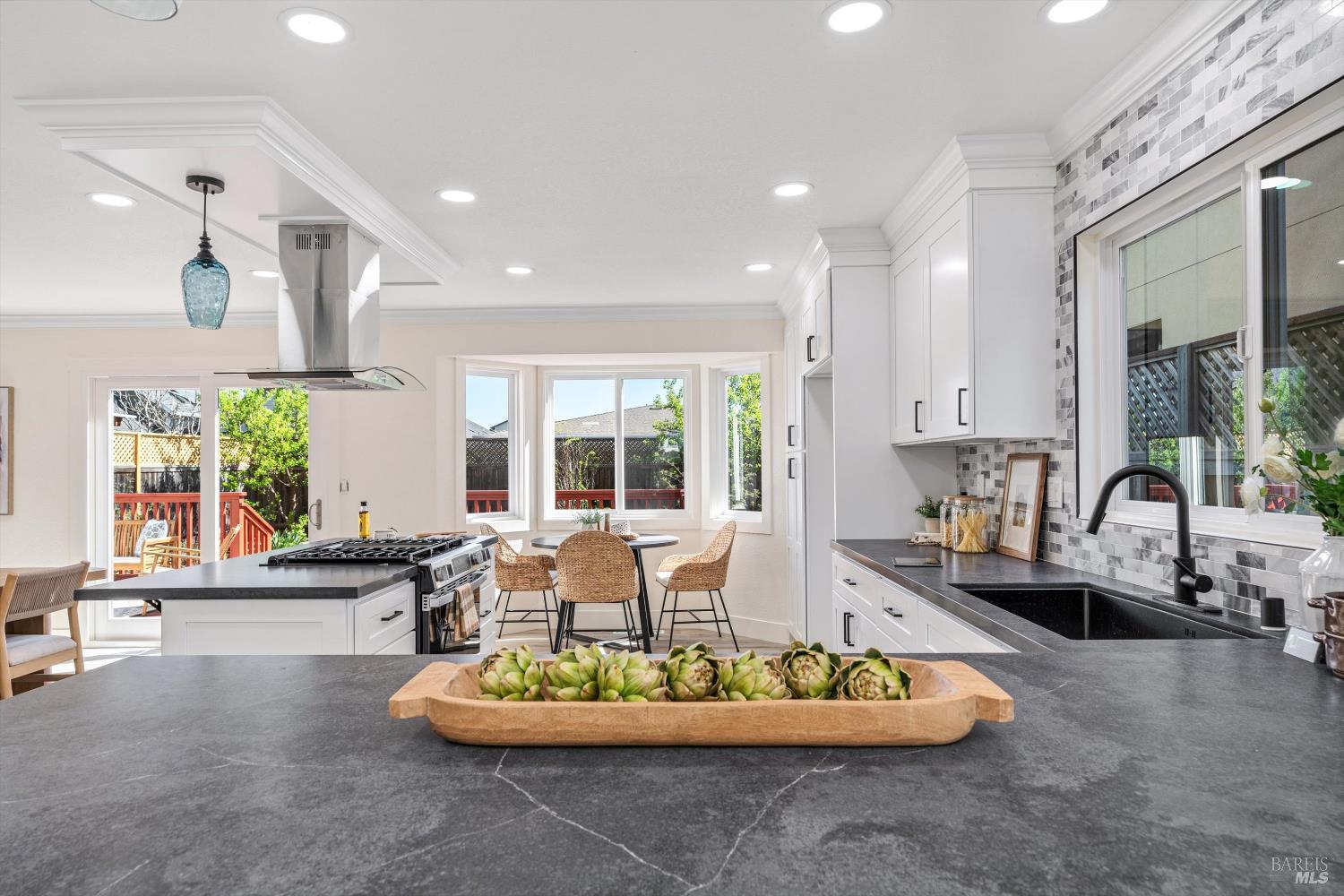 Detail Gallery Image 6 of 24 For 1741 Randon Way, Santa Rosa,  CA 95403 - 3 Beds | 2/1 Baths