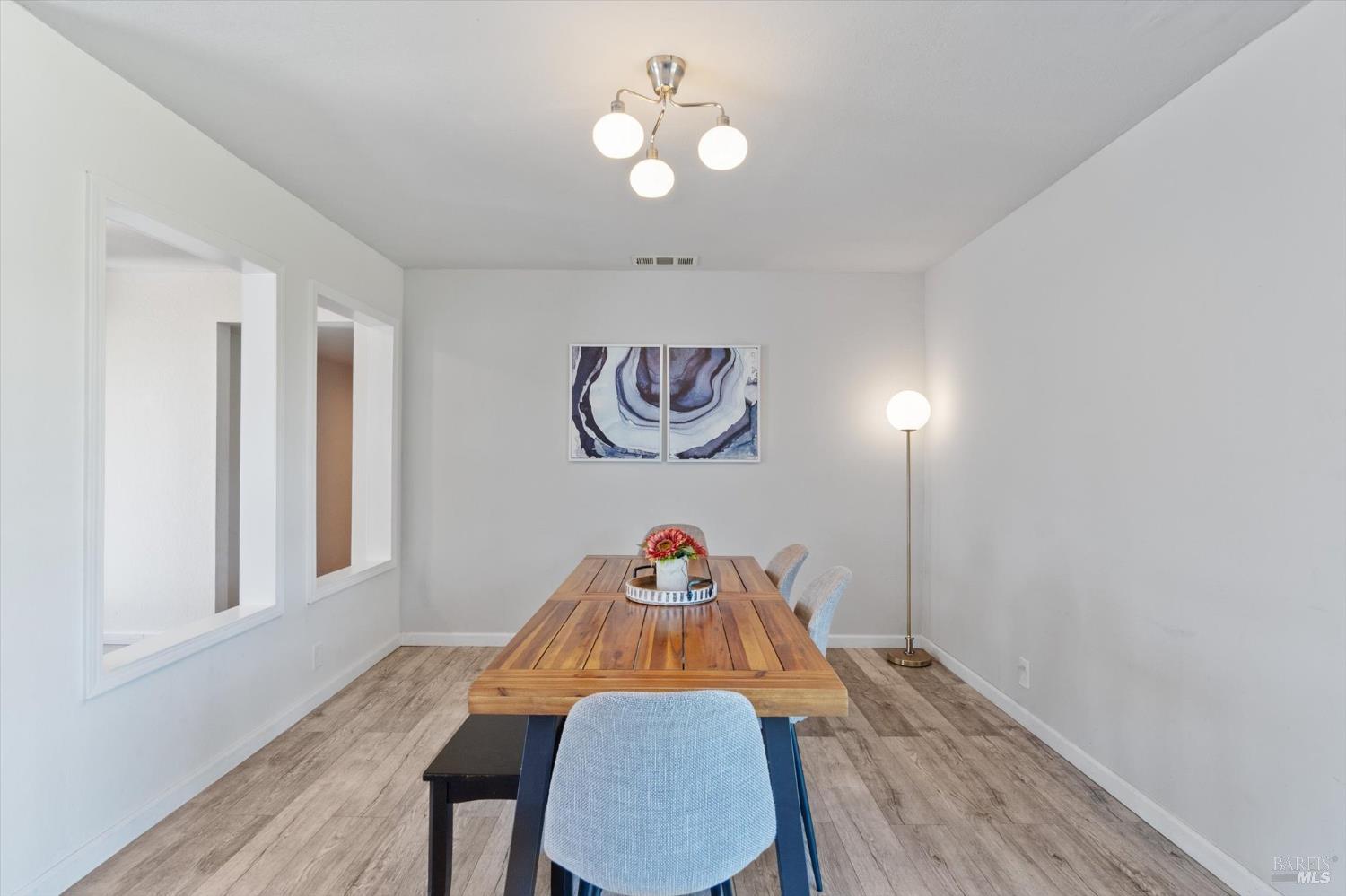 Detail Gallery Image 12 of 66 For 244 Woodhill Dr, Redding,  CA 96003 - 3 Beds | 2 Baths