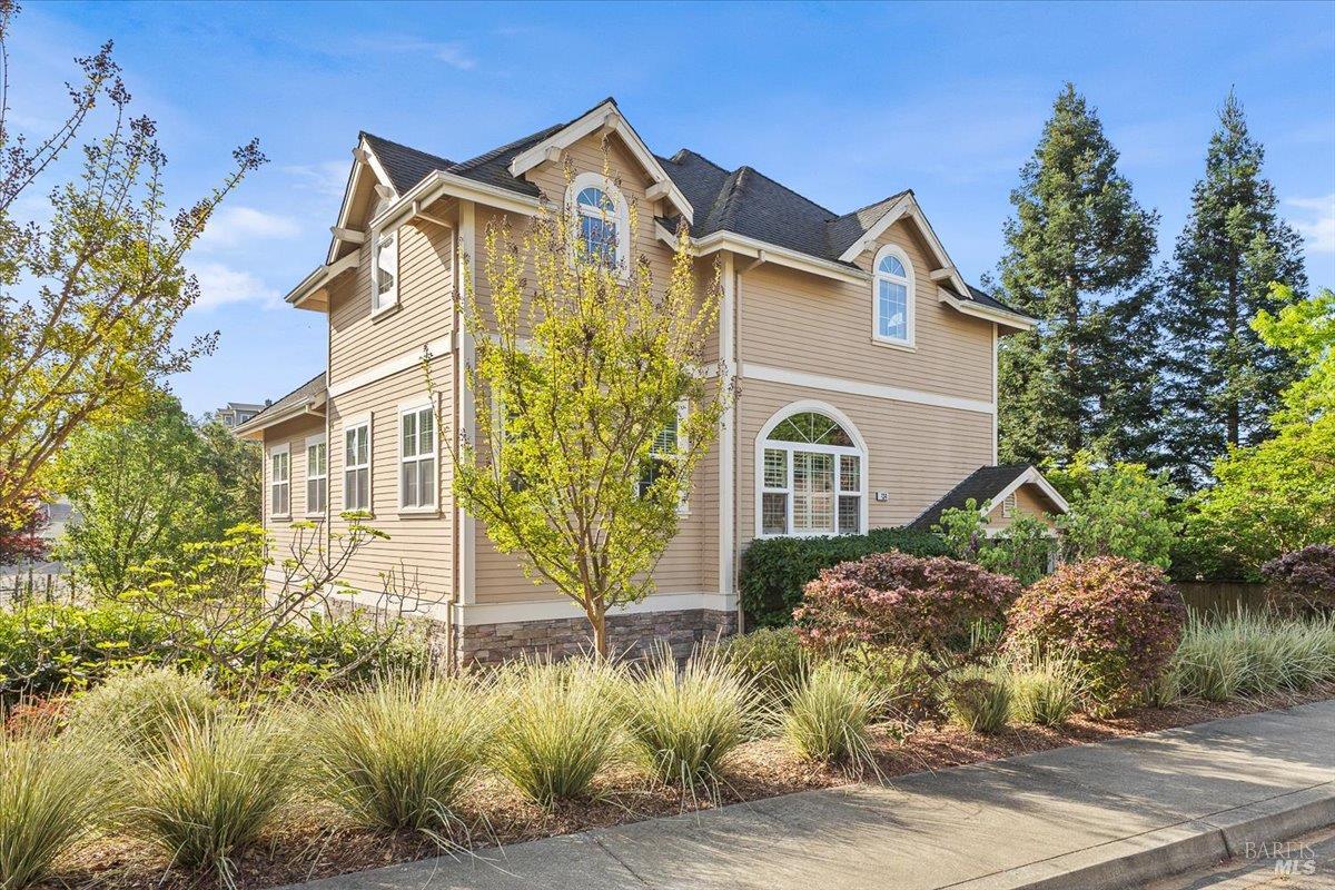 Detail Gallery Image 2 of 60 For 134 Moonlight Dr, Healdsburg,  CA 95448 - 4 Beds | 3/1 Baths