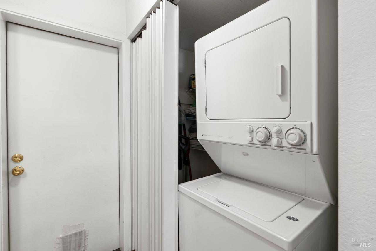 Detail Gallery Image 24 of 30 For 186 Red Hawk Rd, Novato,  CA 94949 - 2 Beds | 2/1 Baths