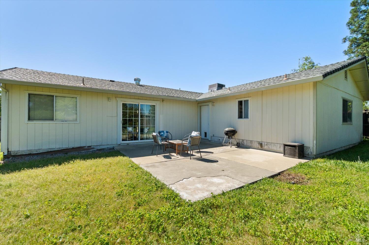 Detail Gallery Image 35 of 66 For 244 Woodhill Dr, Redding,  CA 96003 - 3 Beds | 2 Baths