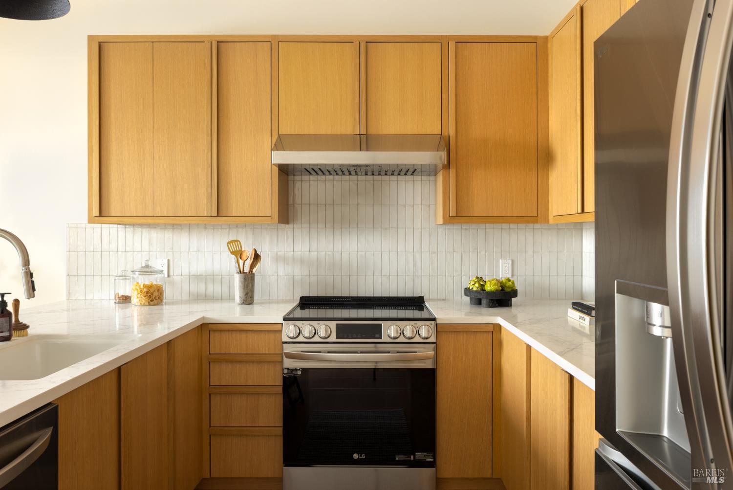 Detail Gallery Image 3 of 15 For 709 C St #2,  San Rafael,  CA 94901 - 3 Beds | 3/1 Baths